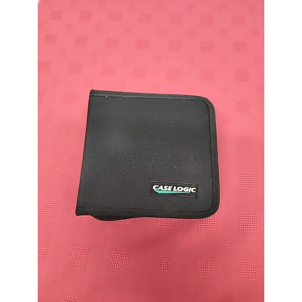 Vintage Case Logic Compact CD Holder Holds 32 CDs Without Cases Zips Up